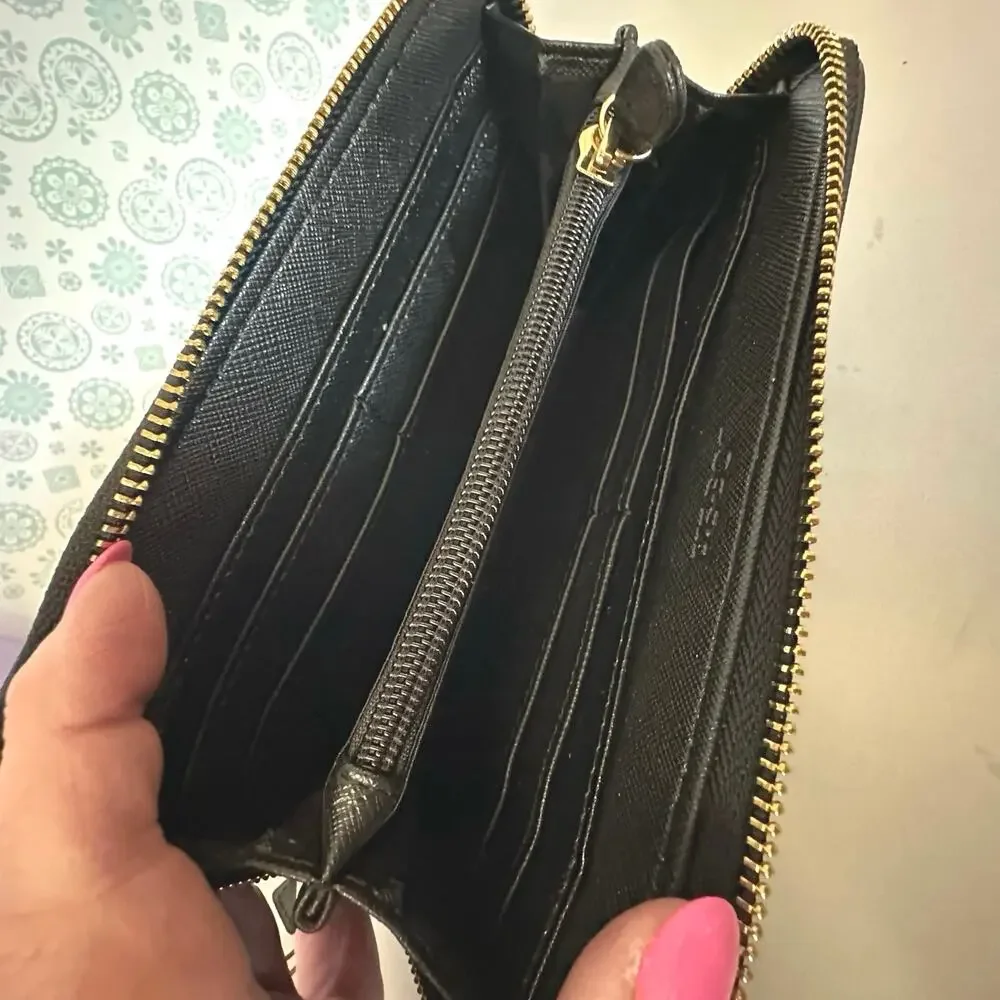 Joe's Womens Nexus Clutch Purse Black Gold Logo Zips Around‎ 4